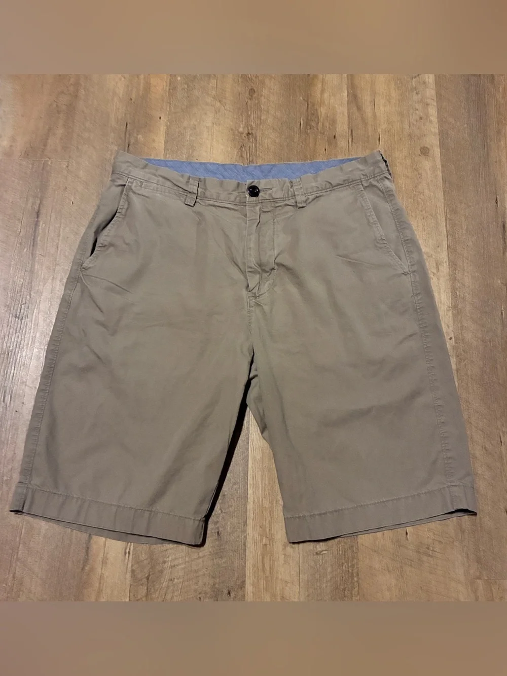 J. Crew Men's Flat-Front Chino Shorts in Tan/Gray